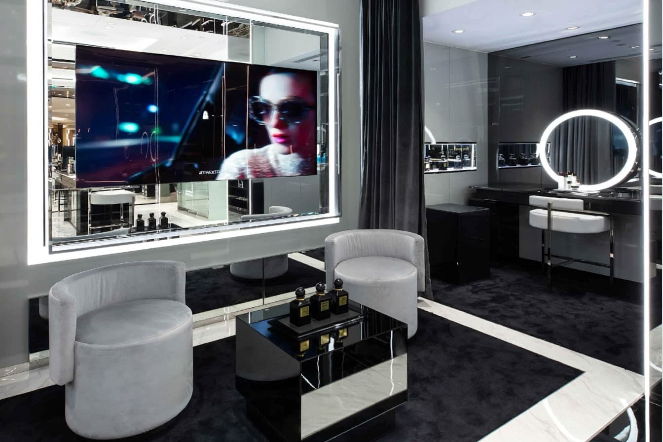 Flagship Store Innovation — Luxury Beauty (Fragrance & Fashion)